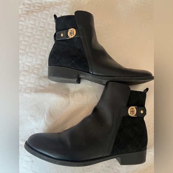 Tommy Hilfiger Black leather & Suede Ankle Boots - Picture 2 of 4